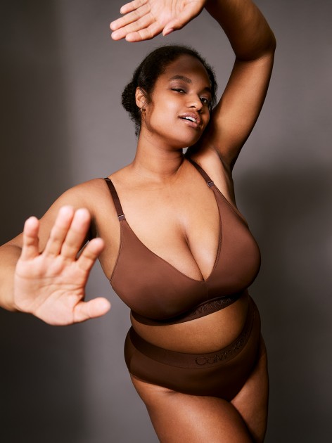 Plus Size Model Nude Unterwäsche