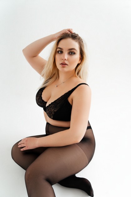 Plus Size Model - Wohlbefinden bei Shooting